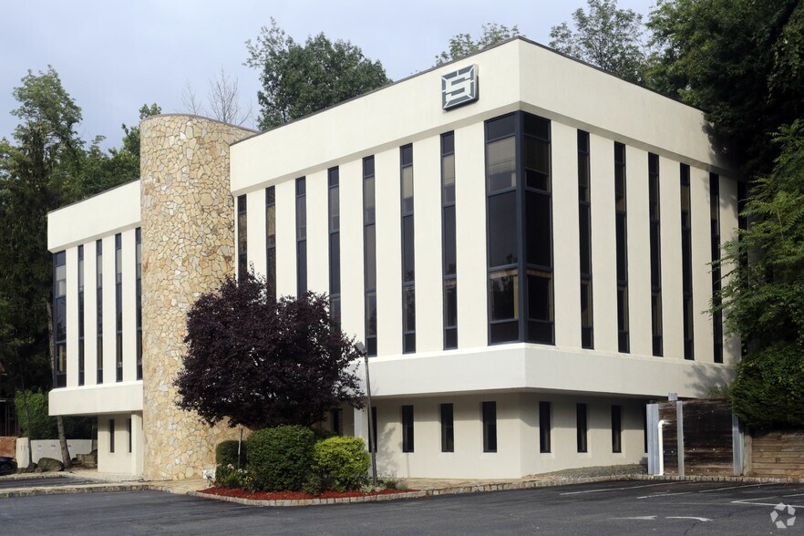 More Photos Of 443 Northfield Ave, West Orange Medical For Lease