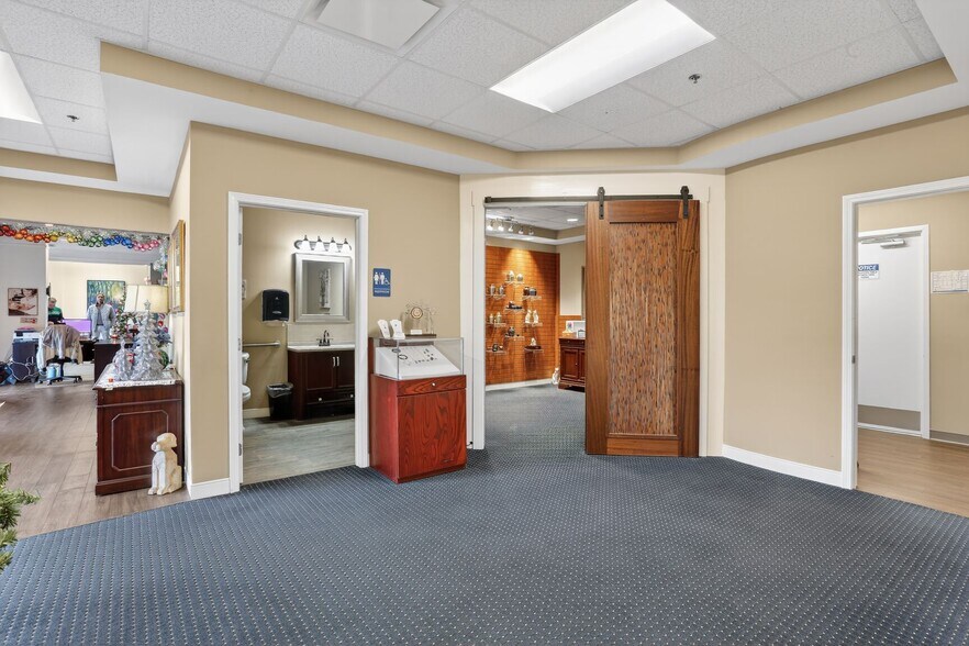 More Photos Of 1595 Access Rd, Covington Storefront For Sale