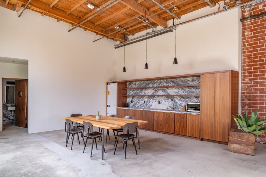 More Photos Of 5909 Blackwelder St, Culver City Office For Sale