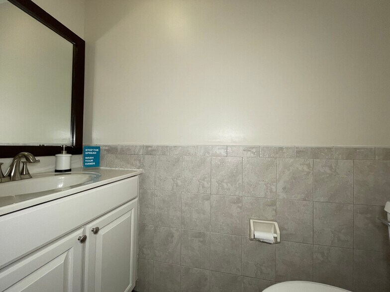 More Photos Of 123 N Henry St, Alexandria Office For Lease