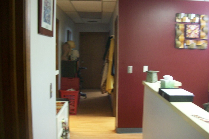 More Photos Of 23030 Mooney St, Farmington Medical For Lease