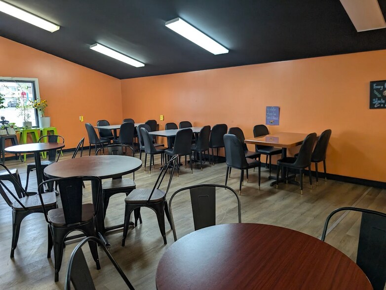 More Photos Of 207 E Central Ave, Mackinaw City Freestanding For Lease