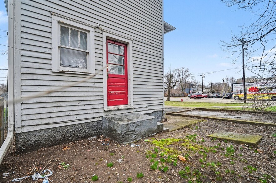 More Photos Of 1830 Woodlawn Ave, Middletown Specialty For Sale