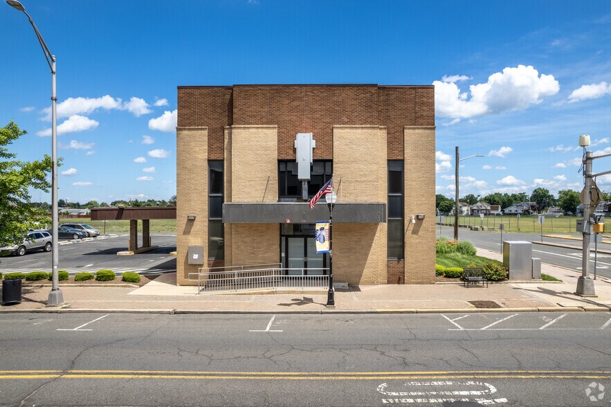 More Photos Of 69 S Main St, Manville Bank For Lease