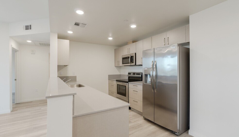 More Photos Of 13724 Victory Blvd, Van Nuys Apartments For Sale