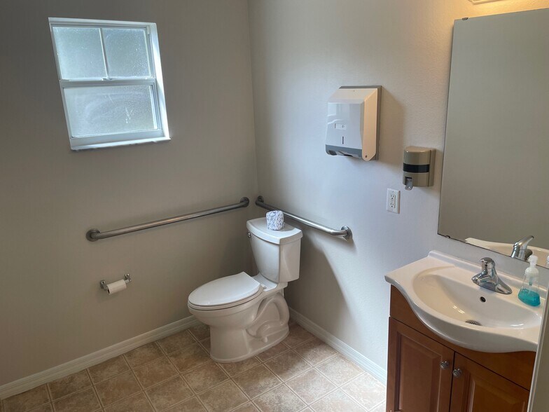 More Photos Of 111 Randolph Ave, Kissimmee Medical For Sale