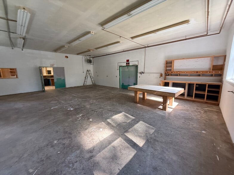 More Photos Of 1599 Monkton Rd, North Ferrisburgh Warehouse For Lease