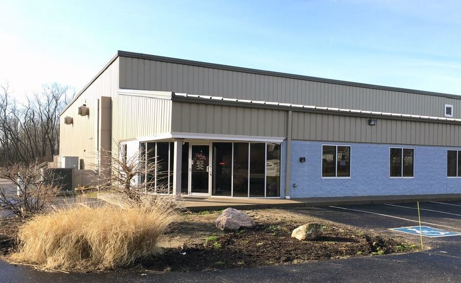 More Photos Of 3712 Commerce Dr, Copley Warehouse For Lease