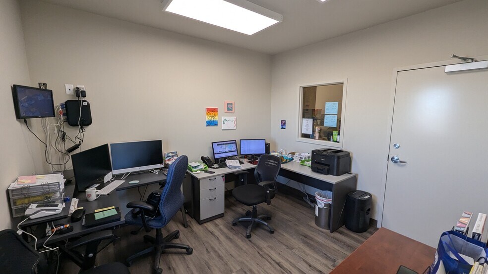 More Photos Of 1075 36 St N, Lethbridge Warehouse For Sale