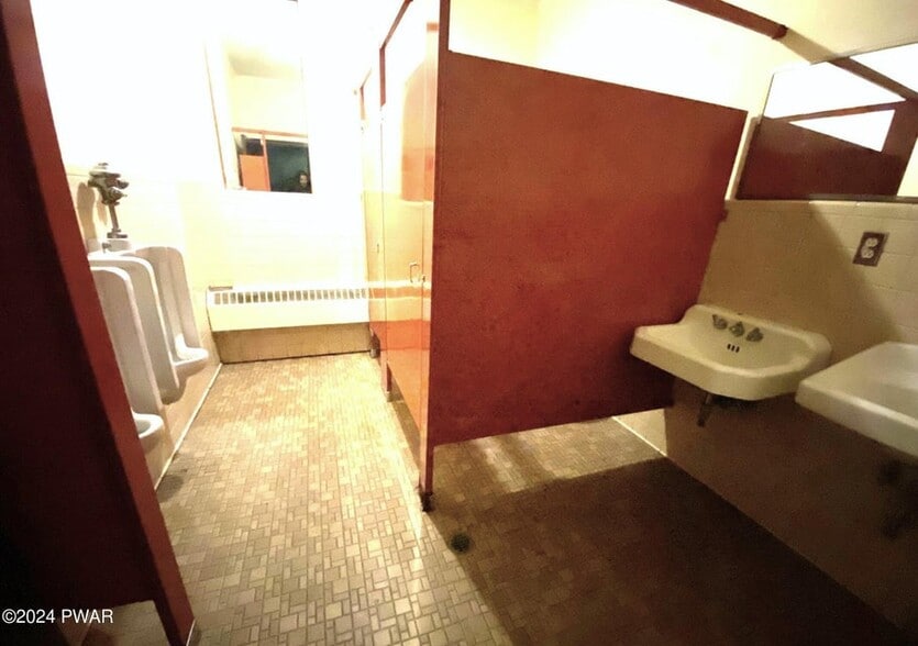 More Photos Of 920 Oak St, Scranton Medical For Sale