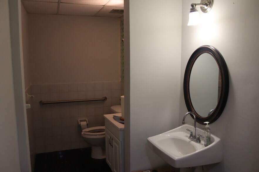 More Photos Of 7180-7194 SW 47th St, Miami Service For Sale