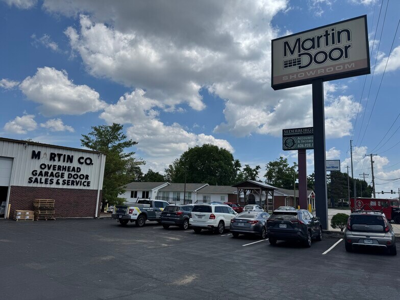 More Photos Of 3025 N Saint Peters Pky, Saint Peters Showroom For Sale