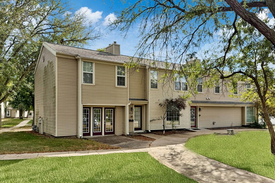 More Photos Of 2645 Newbury Cir, Burlington Apartments For Sale