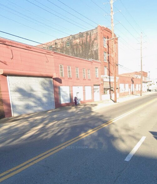 More Photos Of 740 8th Ave, Huntington Warehouse For Lease