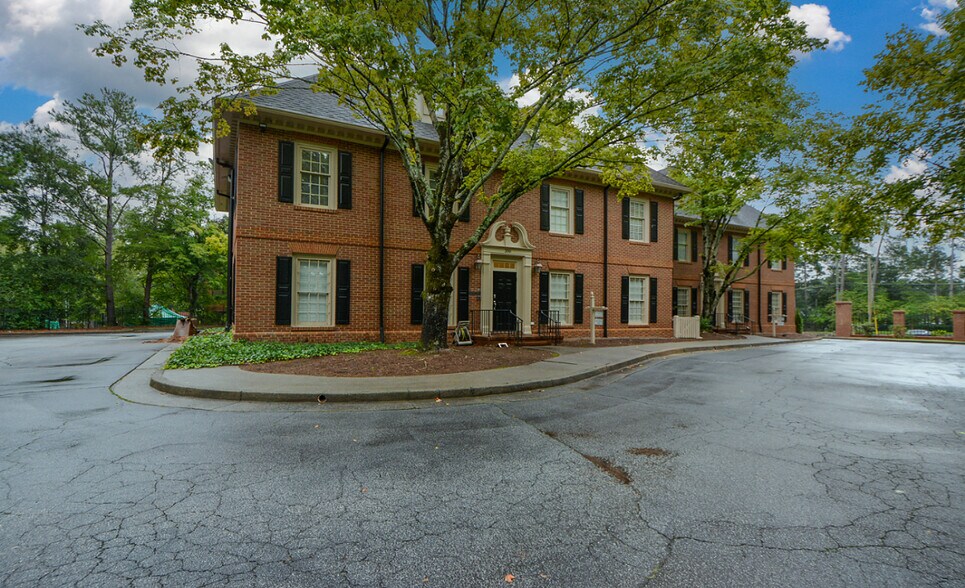 More Photos Of 8046 Roswell Rd, Atlanta Office For Sale