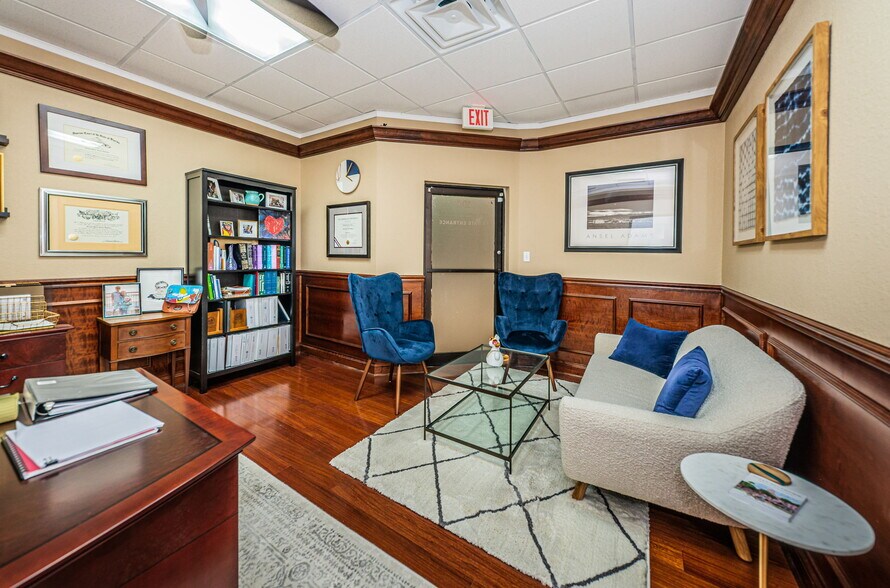 More Photos Of 3023 Eastland Blvd, Clearwater Office For Sale