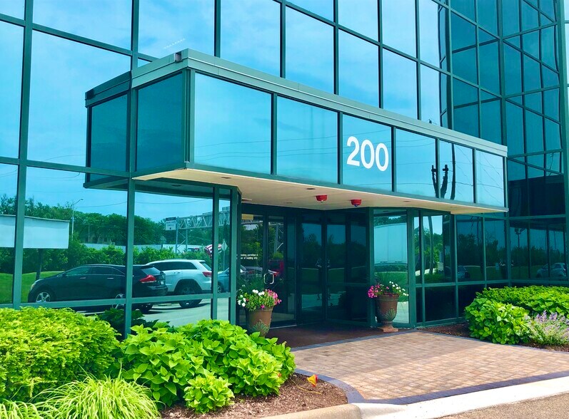 More Photos Of 200 S Frontage Rd, Burr Ridge Office For Lease