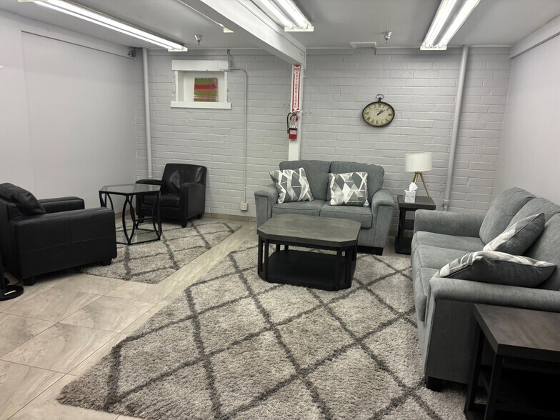 More Photos Of 157-159 W Providencia Ave, Burbank Warehouse For Lease