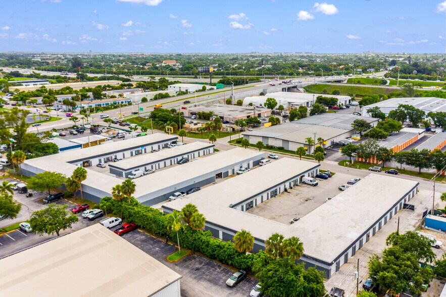 More Photos Of 801 Barnett Dr, Lake Worth Unknown For Lease