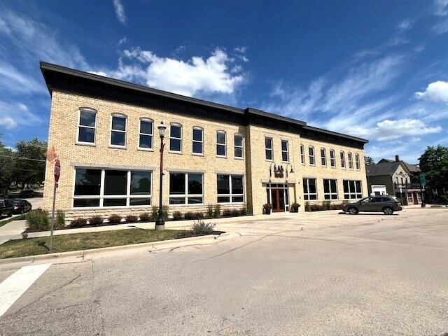 More Photos Of 220 N River St, East Dundee Freestanding For Sale