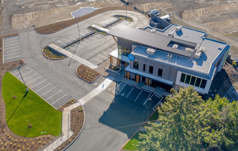 More Photos Of 5669 Commercial St SE, Salem Office For Sale