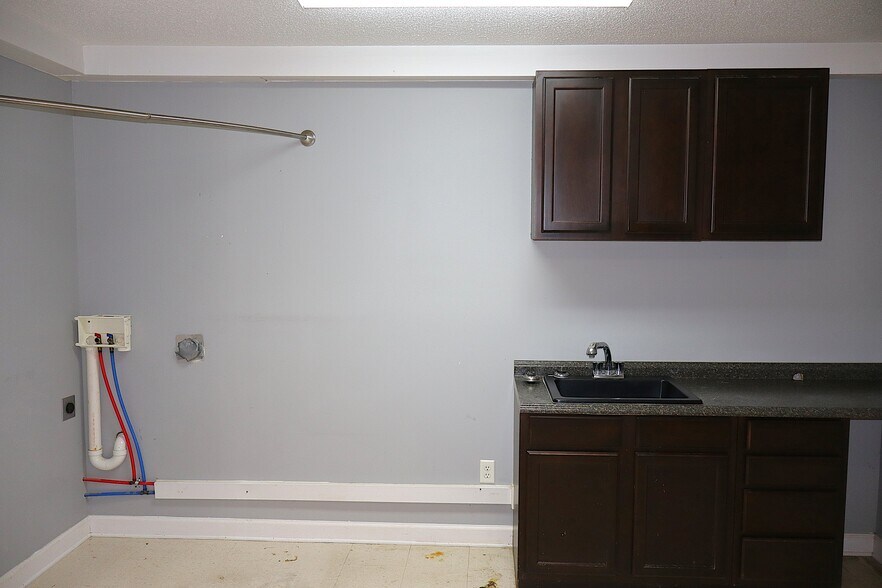 More Photos Of 501 Plaza Dr, Enterprise Storefront Retail Office For Sale