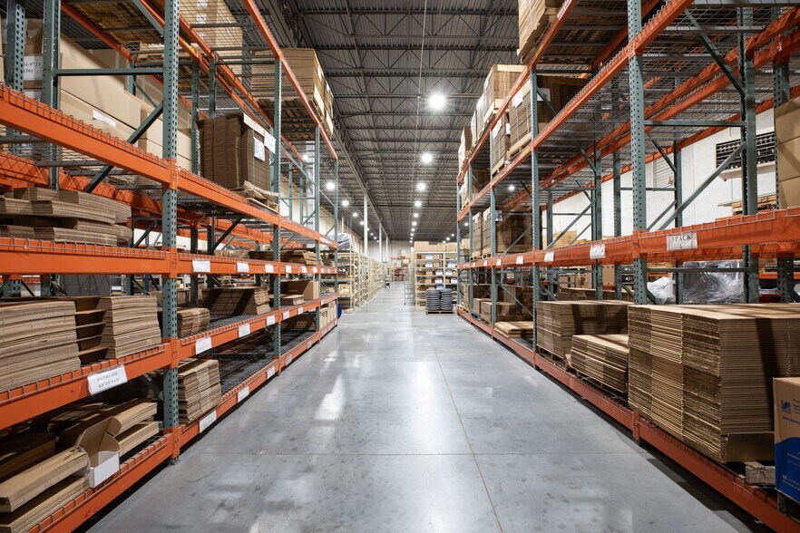 More Photos Of 16151 Foster St, Overland Park Warehouse For Sale