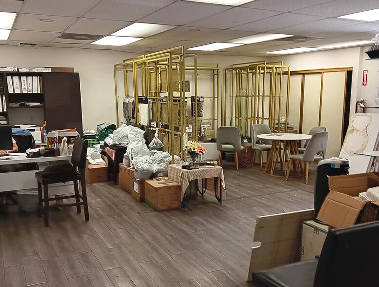 More Photos Of 1654-1658 Tarleton St, Los Angeles Warehouse For Sale