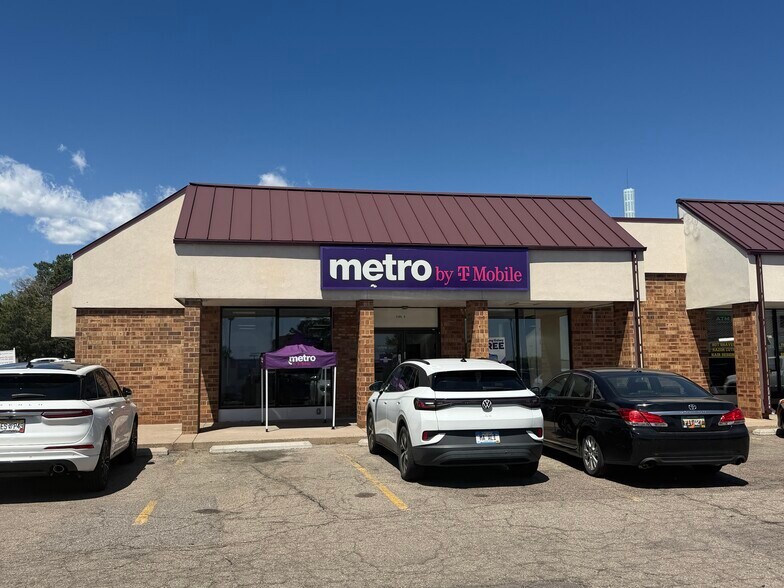 More Photos Of 2295 S Chambers Rd, Aurora Unknown For Lease
