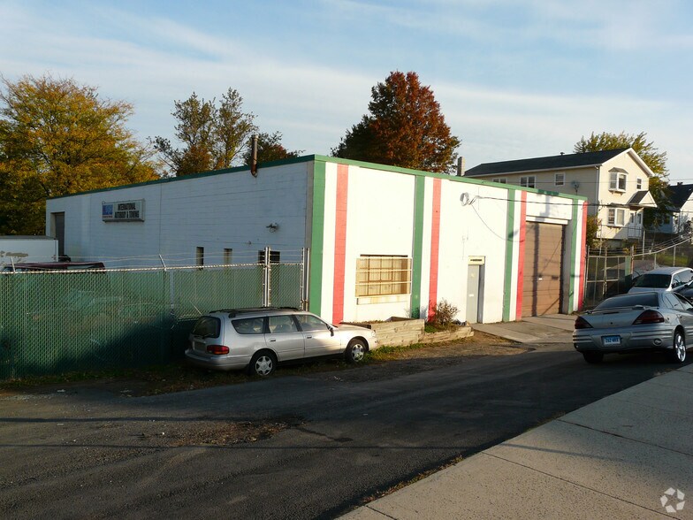 Primary Photo Of 215 Lamberton St, New Haven Auto Repair For Sale