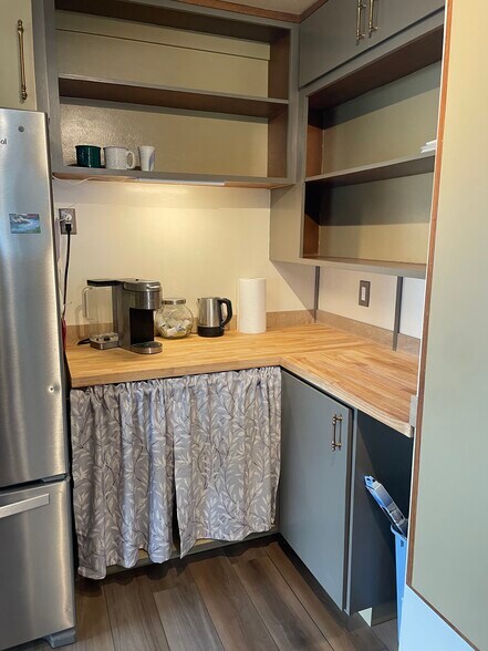 More Photos Of 370 N State St, Shelley Storefront Retail Residential For Lease