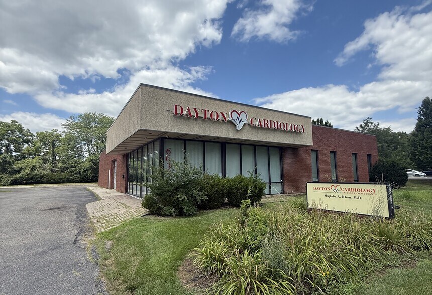 More Photos Of 6635 Centerville Business Pky, Centerville Light Manufacturing For Lease