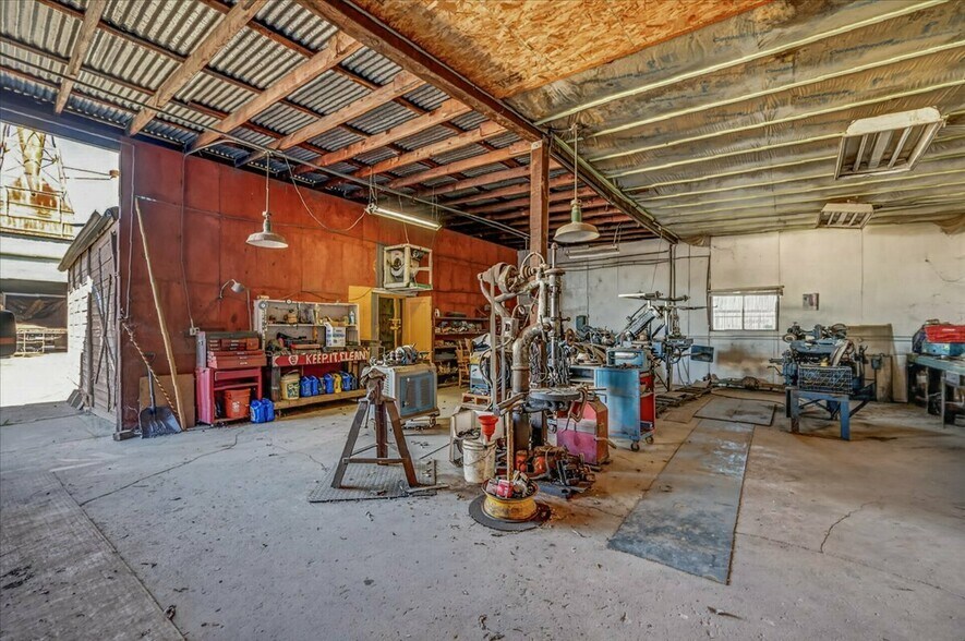 More Photos Of 708 N Pleasant Ave, Fresno Warehouse For Sale