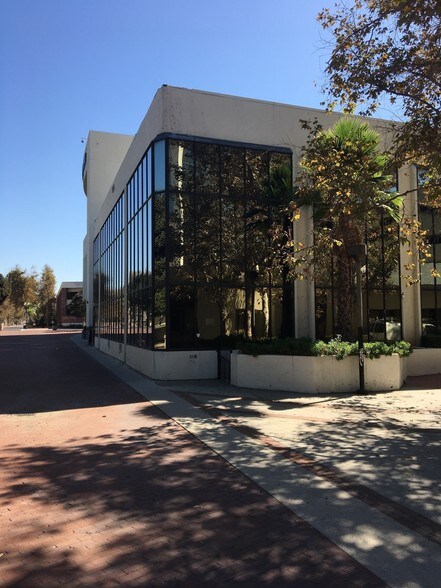More Photos Of 520 W Santa Ana Blvd, Santa Ana Office For Lease