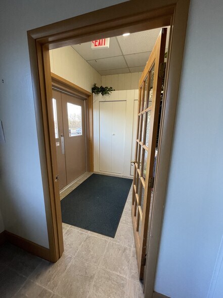 More Photos Of 1440 Waterville Monclova Rd, Waterville Office For Lease