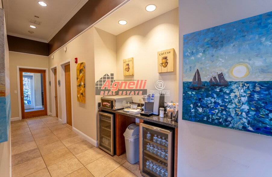 More Photos Of 30 Country Squire Dr, Cromwell Medical For Sale