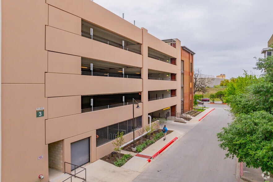 More Photos Of 100 Labor St, San Antonio Apartments For Lease