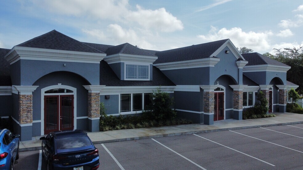 Primary Photo Of 236 Chestnut St, Clermont Medical For Lease