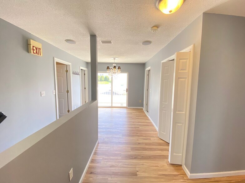 More Photos Of 27 S Main St, East Windsor Storefront Retail Office For Lease