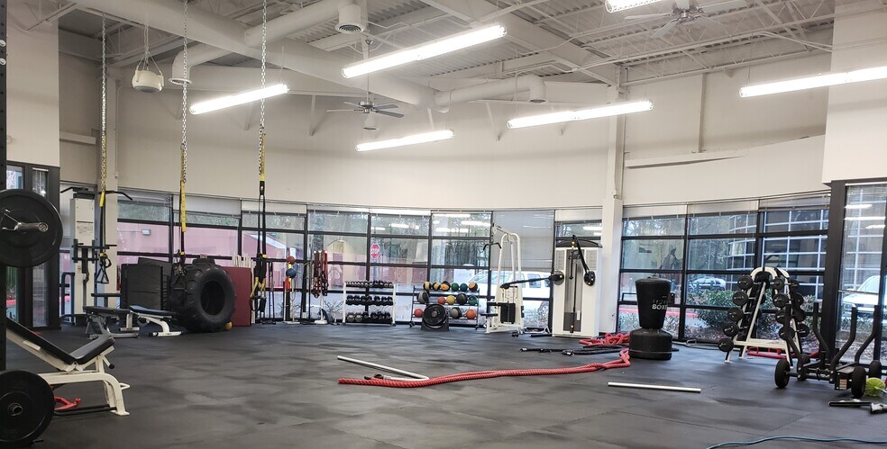 More Photos Of 7840 Roswell Rd, Sandy Springs Office For Sale