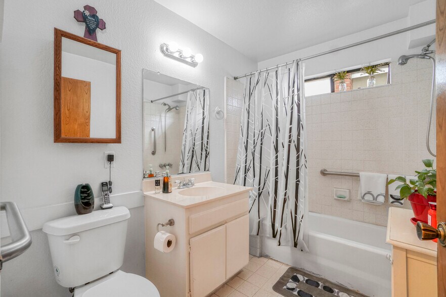 More Photos Of 12032 Manor Dr, Hawthorne Apartments For Sale