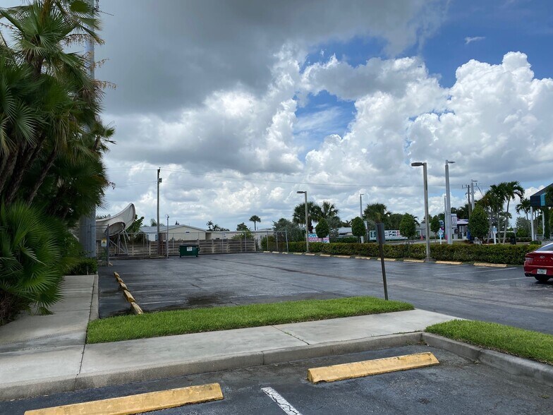 More Photos Of 4119 Blue Heron Blvd W, Riviera Beach Office For Sale
