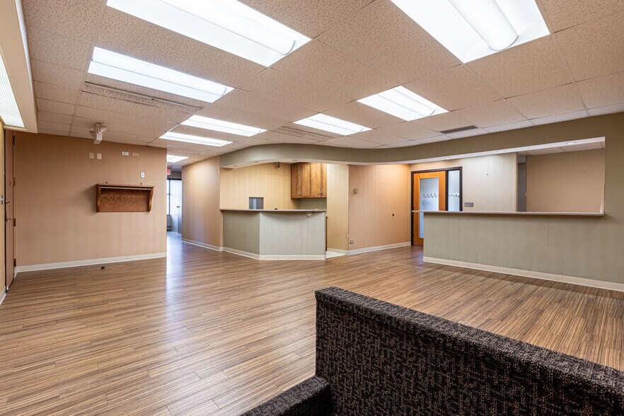 More Photos Of 9301 Golf Rd, Des Plaines Medical For Lease