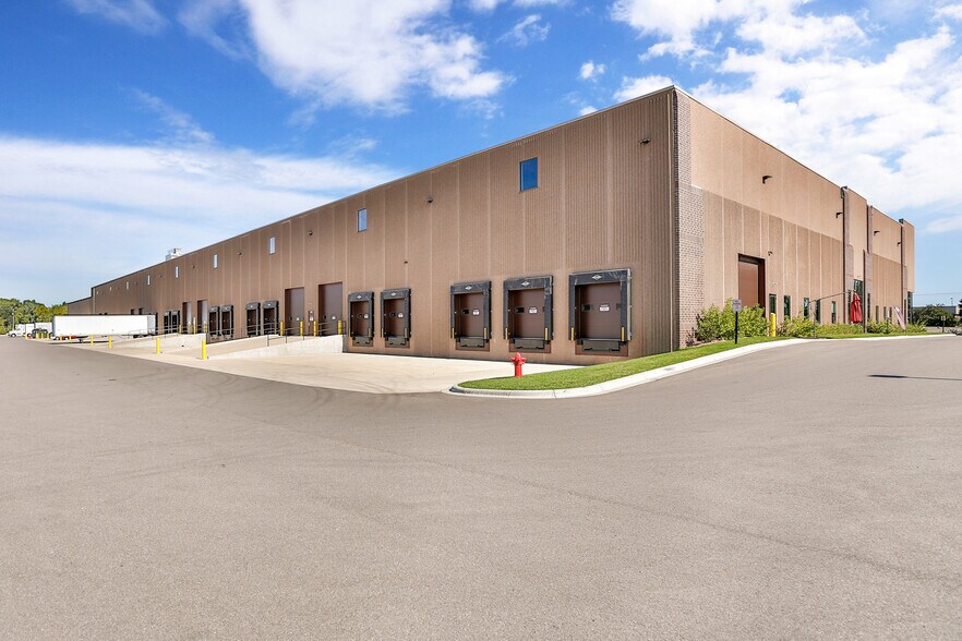More Photos Of 8201 Brooklyn Blvd, Brooklyn Park Warehouse For Lease