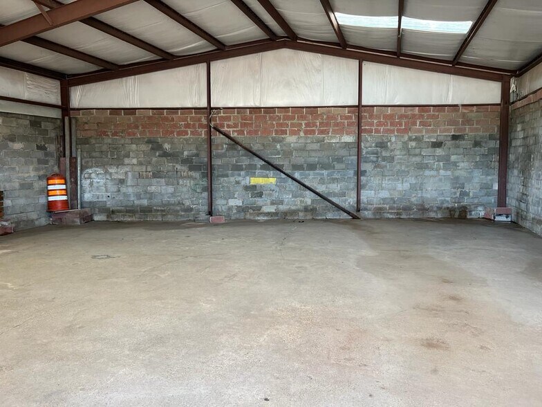 More Photos Of 12720 C F Hawn Fwy, Dallas Auto Repair For Sale