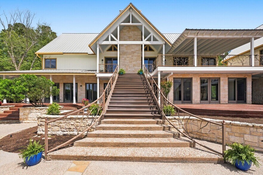 More Photos Of 43 Pool Rd, Richards Specialty For Sale