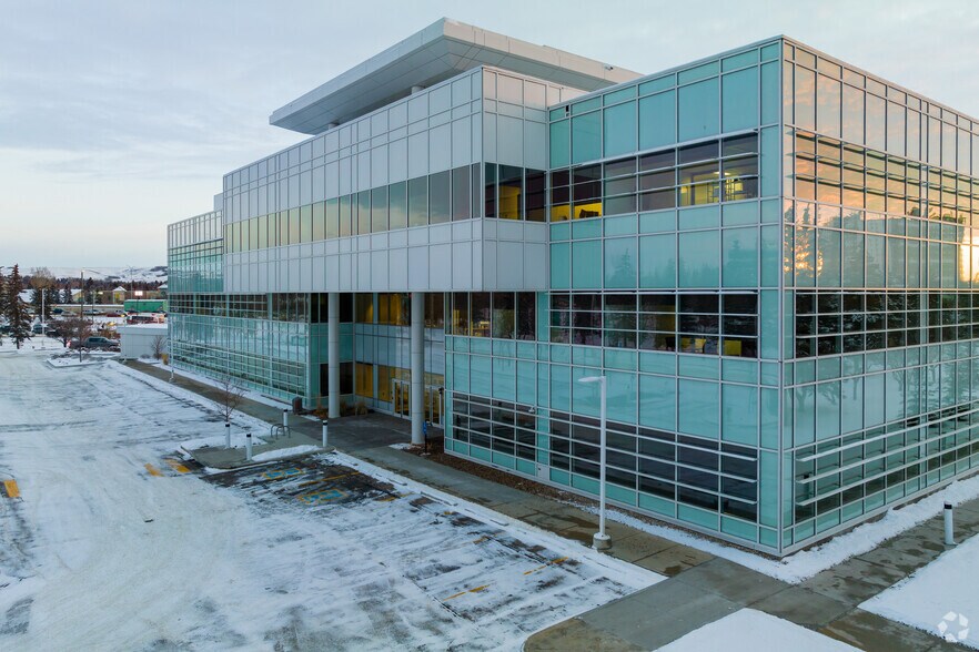 More Photos Of 3710 33rd St NW, Calgary Office For Lease