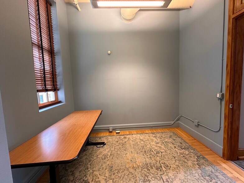 More Photos Of 830 Cottageview Dr, Traverse City Loft Creative Space For Sale