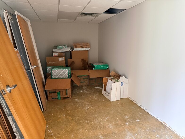 More Photos Of 1001 Arboretum Dr, Waunakee Flex For Lease