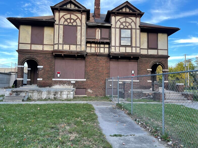 Primary Photo Of 418 E Grand Blvd, Detroit Apartments For Sale